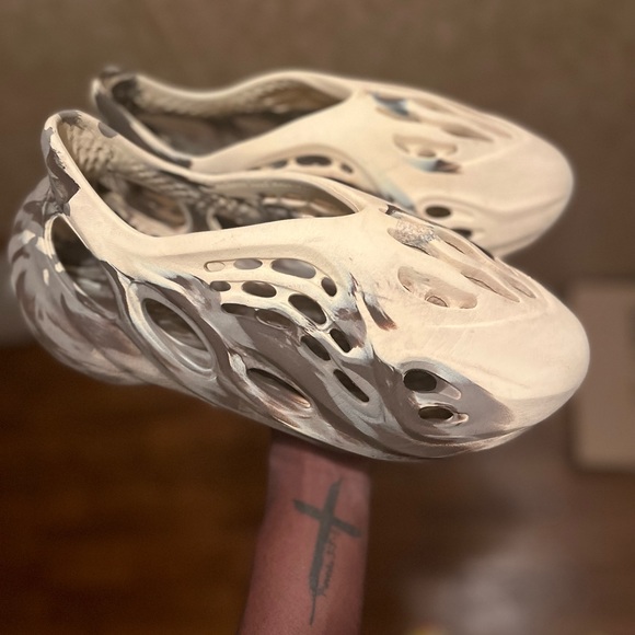 Yeezy Foam Runner MX Cream Clay, size 10.5 - Picture 12 of 13